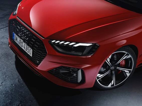 Jak vypadá perfektní rodinné kombi, které ve volném čase prožene i sporťáky? Jako Audi RS4 Avant po faceliftu