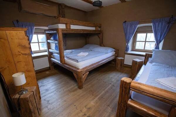 Ein Bett oder Betten in einem Zimmer der Unterkunft Krčma Hotel U Císařské Cesty