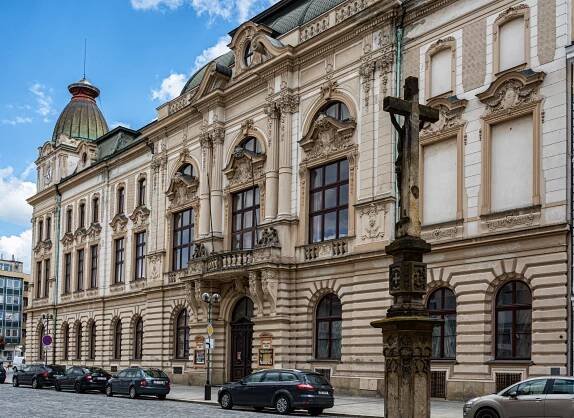 Městský dům bude nasvětlen v barvě trikolóry, Přerov si připomene stoletou historii legionářů