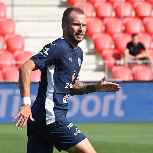 Kapitán Slovácka Michal Kadlec během ligového duelu proti Pardubicím