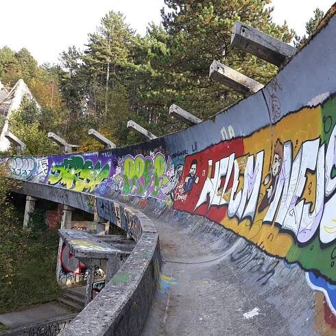 OBRAZEM: Město, hory a ruiny olympiády. Sarajevo je po obnovení lanovky lákavé jako dlouho ne