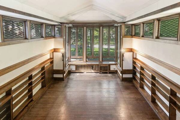 This Rare 1909 Frank Lloyd Wright Home With a Cathedral-Like Living Room Asks $900K