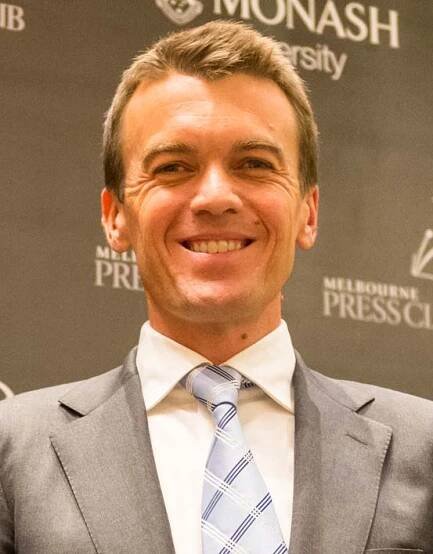 Michael Rowland (news presenter) - Wikipedia
