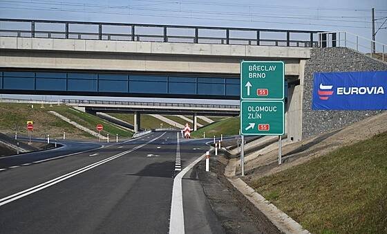 Silničáři slavnostně otevřeli tři úseky dálnice D55 z Babic do Bzence. (19....