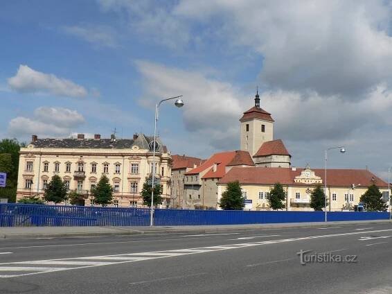 Strakonice, hrad nad řekou Otavou.