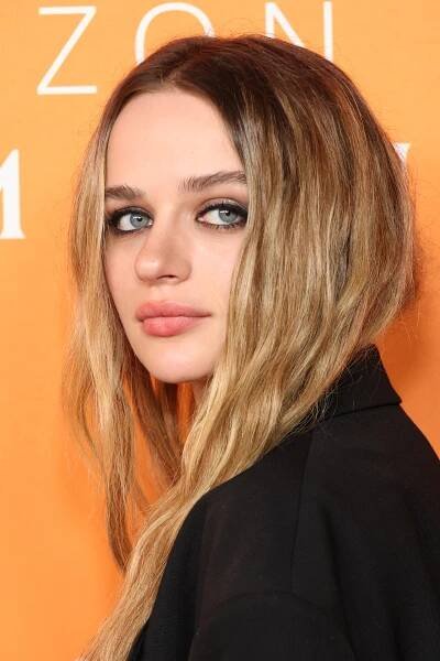 Joey King Made a Convincing Case for ‘Vintage Wood’ Hair