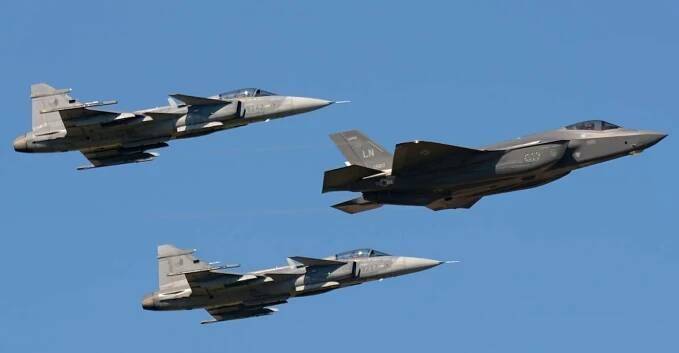 Americké F-35 proti švédskému Gripenu. Proč chce armáda jít po výrazně dražší cestě - Echo24.cz