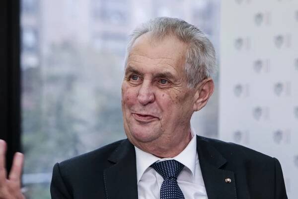 Česko a Vietnam si budou moct předávat odsouzené, Zeman podepsal smlouvu