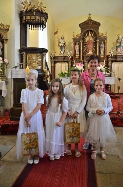 První svaté přijímání ve Zdislavicích 20.6.2021 | Římskokatolická farnost Zdislavice