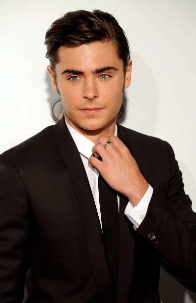 Actor Zac Efron attends "17 Again" premiere at the Kinepolis cinema on April 28, 2009 in Madrid, Spain.