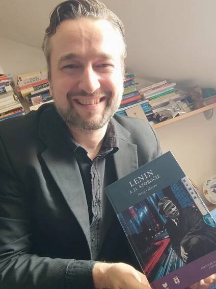 Riaditeľ SAV odstúpil, lebo Ľuboš Blaha vydal v SAV knihu pod pseudonymom!