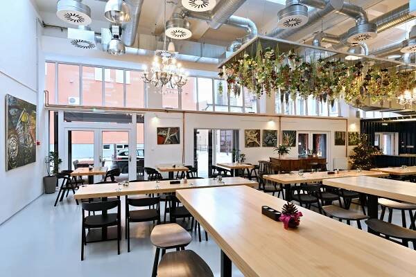 Dárkové vouchery do originální restaurace s galerií: česká i asijská kuchyně