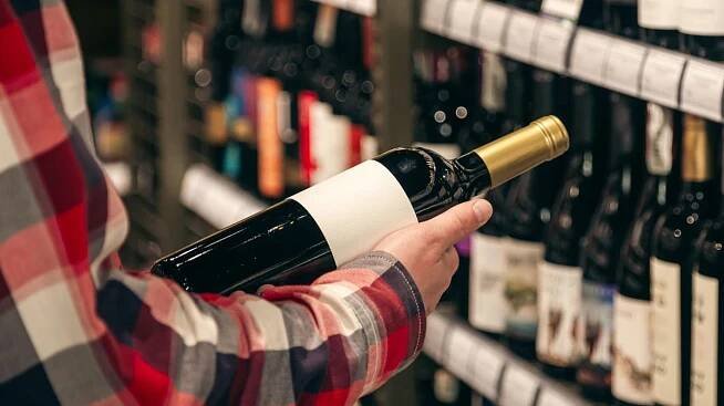 Odmítli mi prodat alkohol, i když jsem měl s sebou manželku a děti - Médium.cz