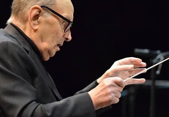Ennio Morricone se v O2 areně loučil s českým publikem, také popáté měl v Praze vyprodáno | Hospodářské noviny (HN.cz)