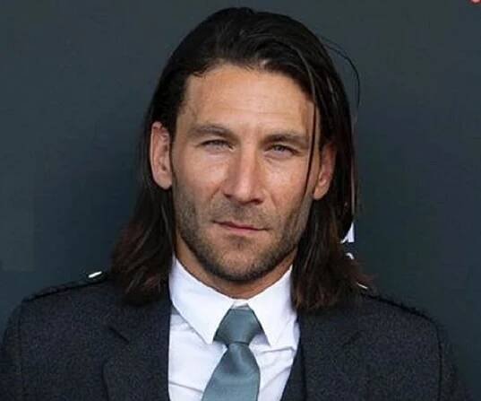 Zach McGowan Biography - Facts, Childhood, Family Life & Achievements