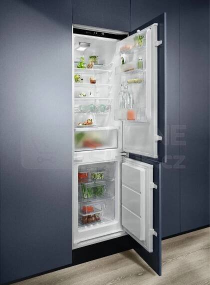 Vestavná kombinovaná chladnička Electrolux FlexiShelf LNT7TE18S3 | Teshop.cz