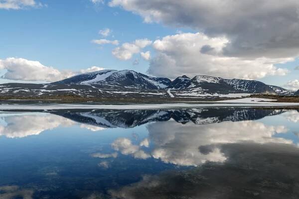 Dovrefjell – Sunndalsfjella National Park - SUMMIT CAIRN