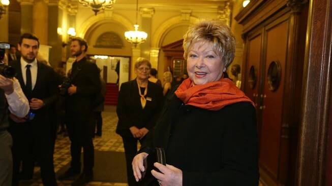 Ťukněte si s celebritou! Pyšná princezna Alena Vránová dnes slaví 84.narozeniny!