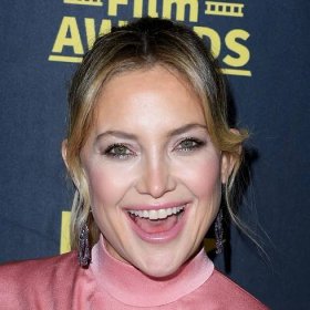 Kate Hudson Is Oh So Pretty in Pink in Midriff-Baring Fringe Top