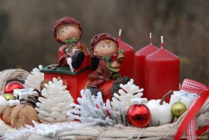 Adventní dekorace s mašinkou - Zimní a vánoční dekorace - Podzimní a zimní dekorace - Podzimní a zimní dekorace - HANA-KYTICE.cz