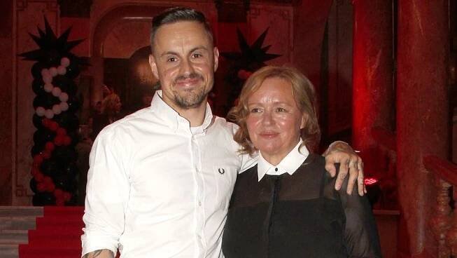Syn Jitky Sedláčkové je krasavec. Filip podědil smůlu na vztahy, snaží se prosadit u filmu