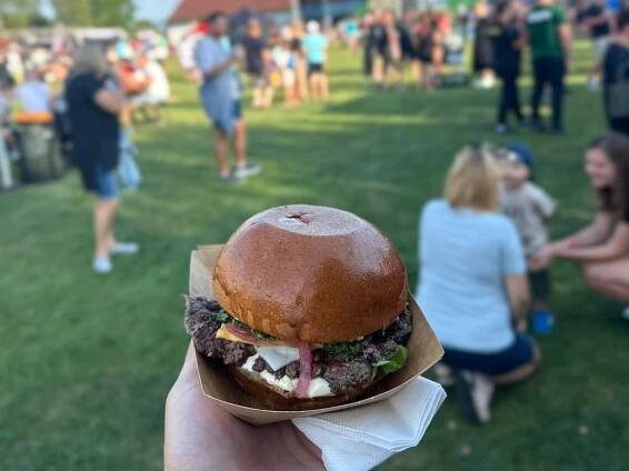 Svátek „burgerů“ si v Havřicích užívalo na 1500 lidí
