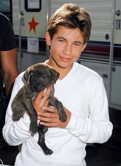 Home improvement star Jonathan Taylor Thomas seen outside apartment