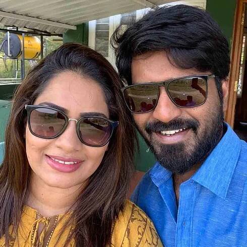 Ma Ka Pa Anand with his wife