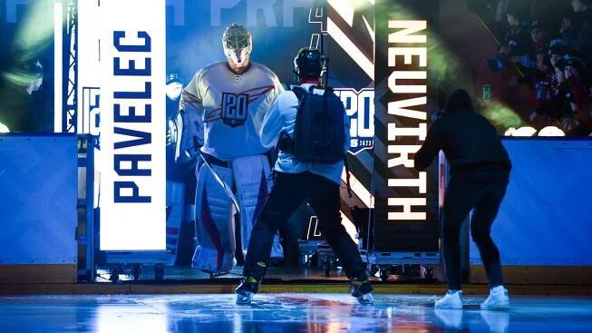 Foto ze zápasu legend. Jágr, Pavelec, Vrbata a další bavili fanoušky