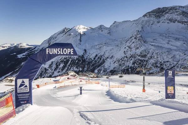 Familienskigebiet Österreich: Winterspaß beim Skiurlaub mit Kindern