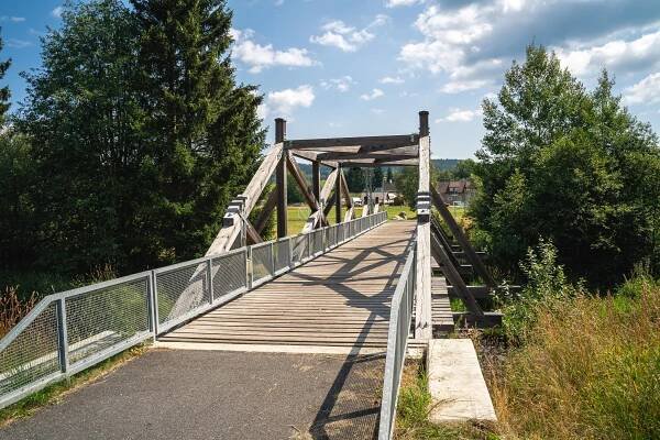 Soubor:Most přes Vltavu v Borové Ladě.jpg – Wikipedie