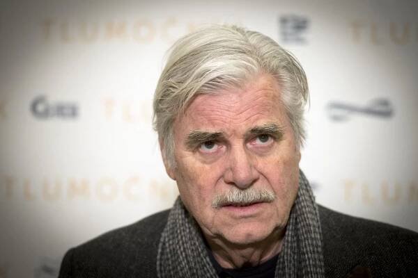 Zemřel herec Peter Simonischek (†76): V Česku se proslavil po boku Menzela (†82) v Tlumočníkovi!