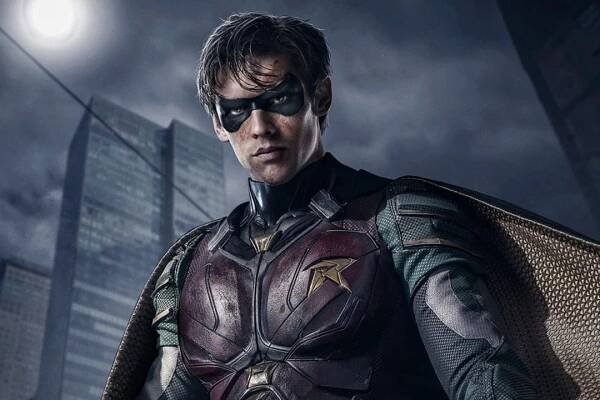 Titans: povedená temnější variace na superhrdinské příběhy s učedníky Batmana, Wonder Woman nebo klonem Supermana