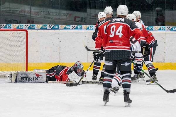 Hokej, 2. liga: Piráti Chomutov - SHC Klatovy 6:2 (2:1, 1:1, 3:0).