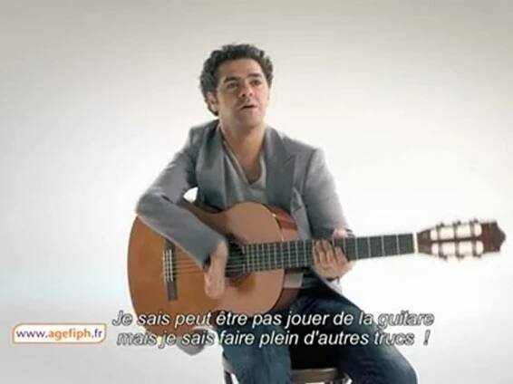 Jamel Debbouze dévoile sa main handicapée - Vidéo Dailymotion