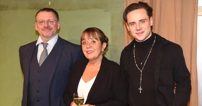 Bára Hrzánová a Radek Holub poprvé představili světu syna Antonína! Hraje s nimi divadlo!
