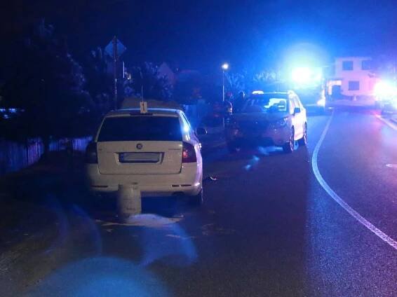 Pil jsem vodku a pivo, přiznal řidič. Silně opilí muži bourali v Tetčicích