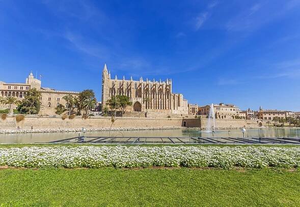 Villa La Tierra is a Holiday Villa in Palma, Mallorca