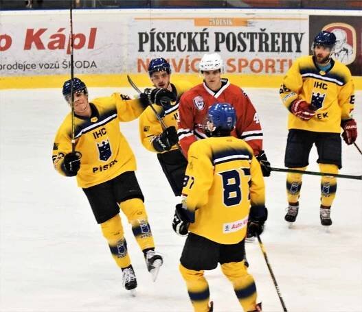 II. liga ledního hokeje: IHC Králové Písek - HC Klatovy 4:5.