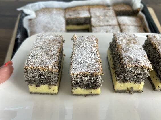 Kouzelný makový koláč se třemi vrstvami – jednoduchý recept s překvapivým výsledkem