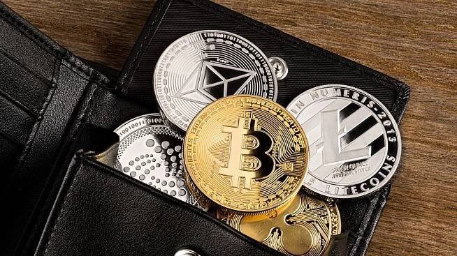 Stanjura chtěl osvobodit od daně příjmy z prodeje bitcoinů. Poslanci řekli ne - Seznam Zprávy