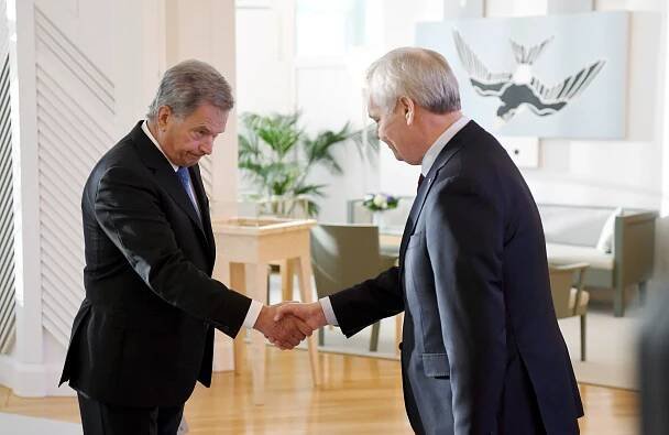 Fínsky premiér Antti Rinne podal do rúk fínskeho prezidenta demisiu