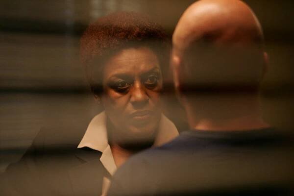 Policejní odznak - Parricide - Z filmu - CCH Pounder
