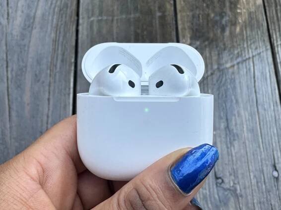 AirPods 4 with ANC