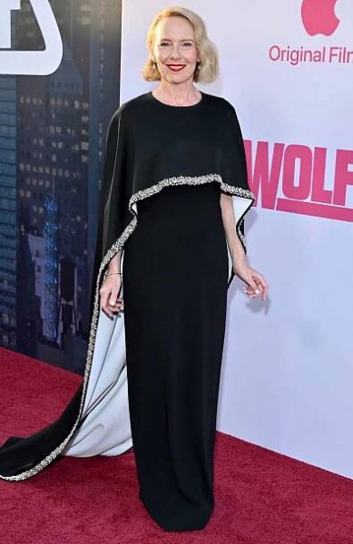 Amy Ryan attends the Los Angeles Premiere of The Apple Original Film "Wolfs" 