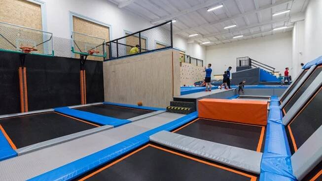 Freestyle a Trampoline wall