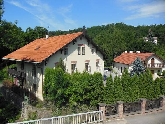 Soubor:Roztoky u Prahy, Riegrova, Braunerův mlýn (5).jpg