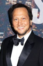 Rob Schneider Looks Back at ‘Home Alone 2: Lost in New York’
