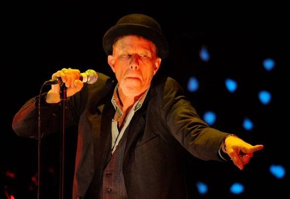 Já nepil, to klavír. Tom Waits nás naučil snít očima lidí, kterým se sny neplní