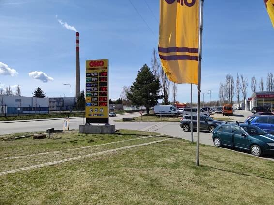 Ceny pohonných hmot klesají. Už se dá natankovat benzín i pod 40 korun za litr